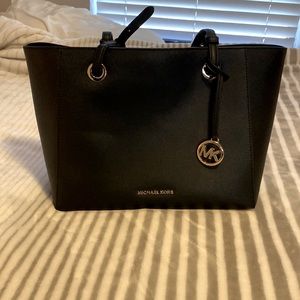 Michael Kors Walsh Medium Multifunction Tote
